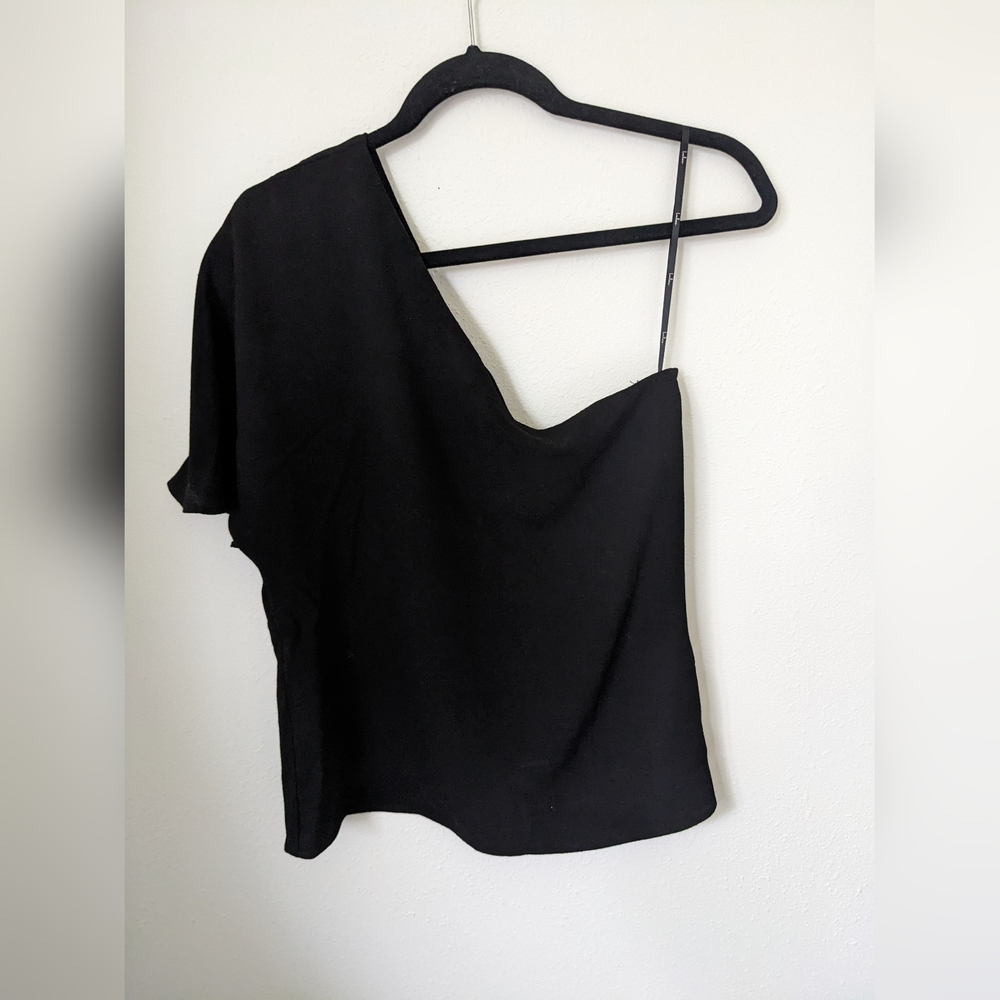One shoulder top